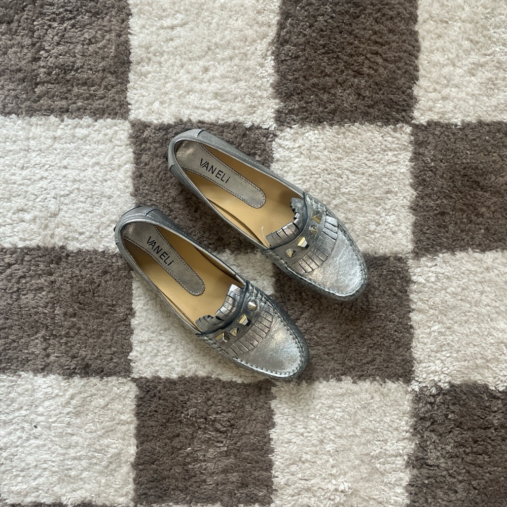 VTG ⏰ Y2K VANELI silver metallic studded loafers